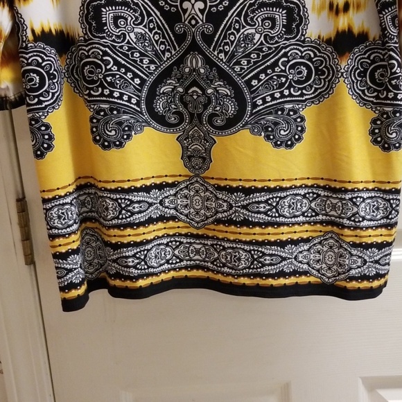 Top/ TUNIC - Picture 4 of 6